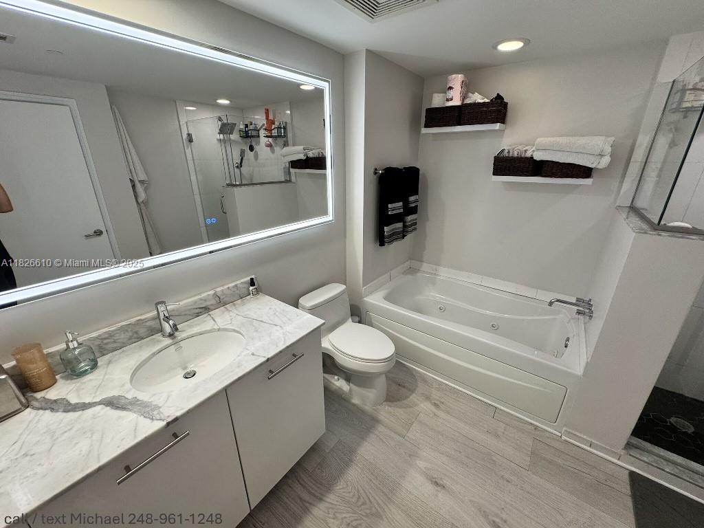 image 500 BRICKELL EAST CONDO U8