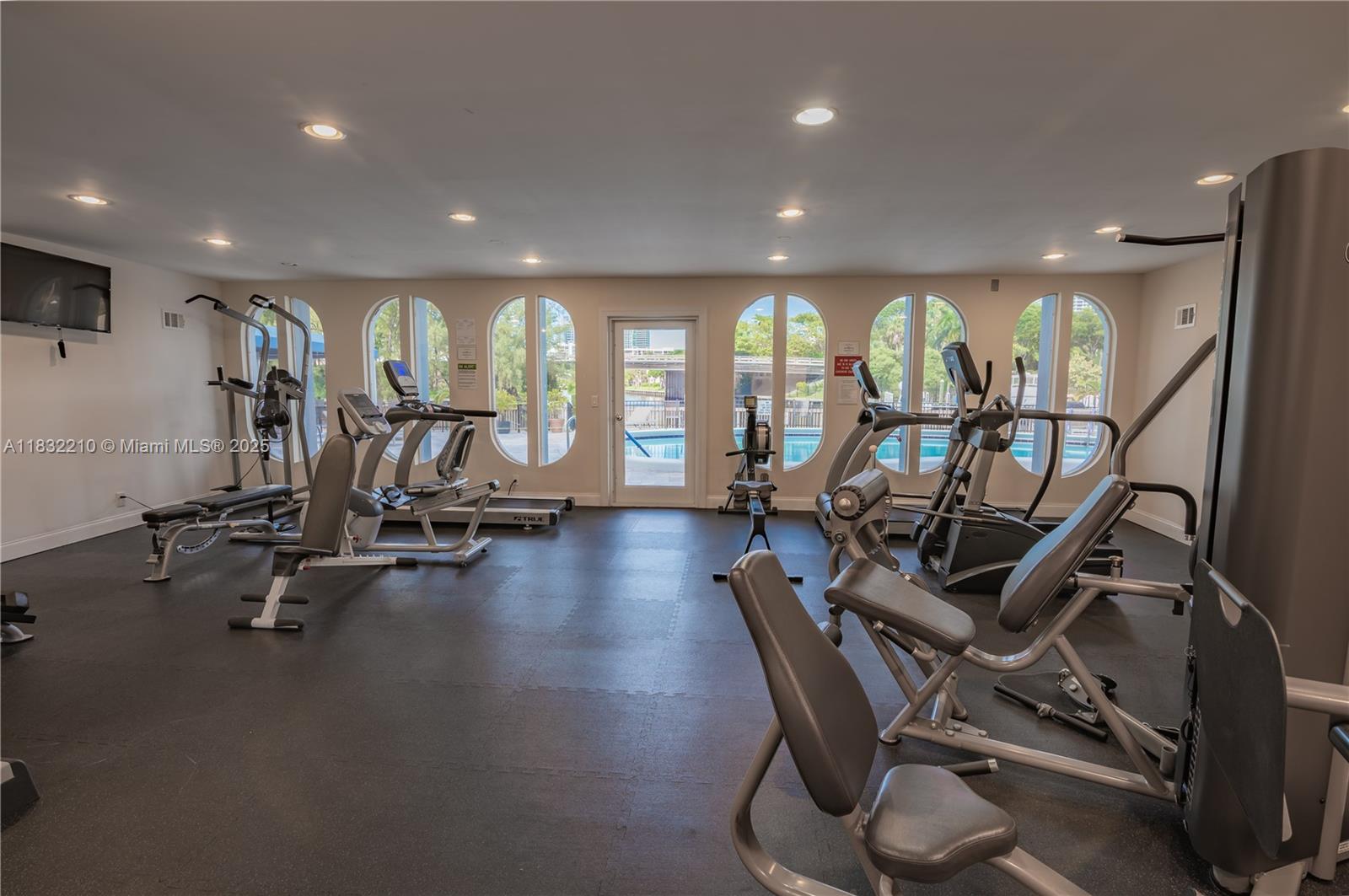 Undisclosed Address,Hallandale Beach, FL 33009