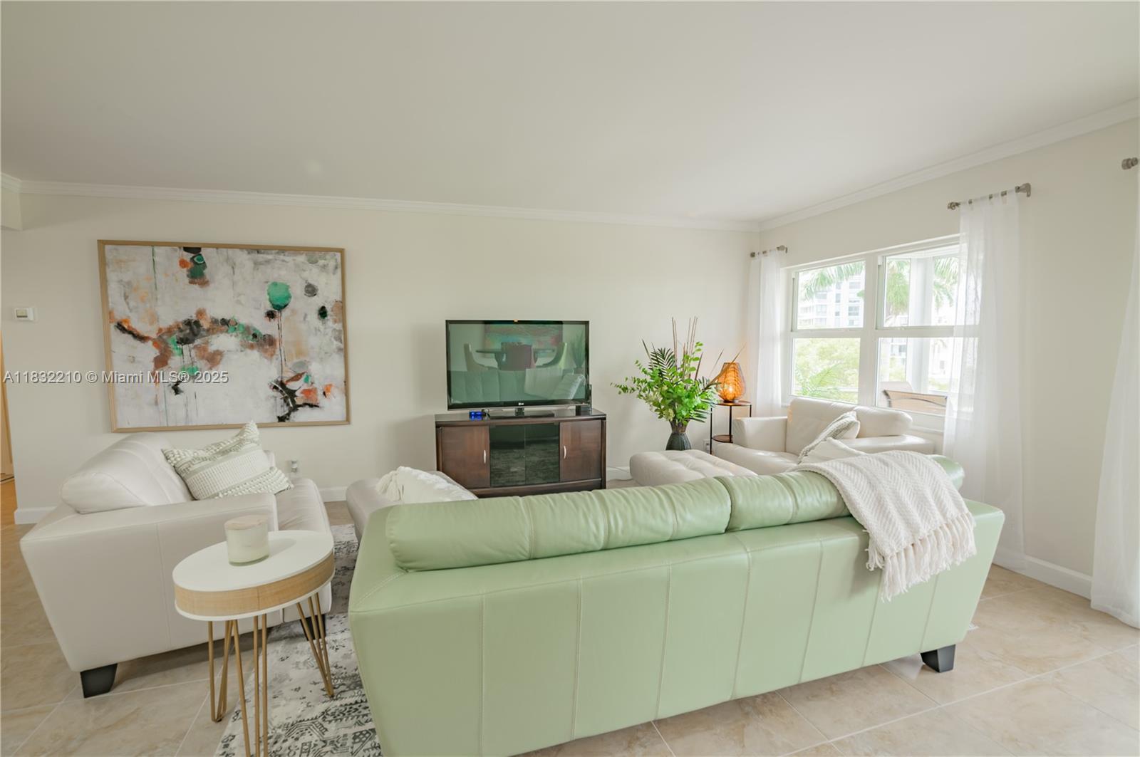 Undisclosed Address,Hallandale Beach, FL 33009