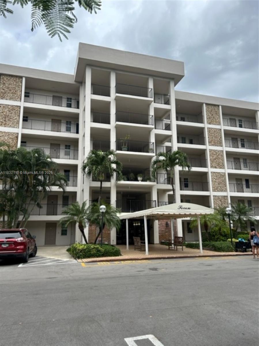 2801 E Palm Aire Dr #607