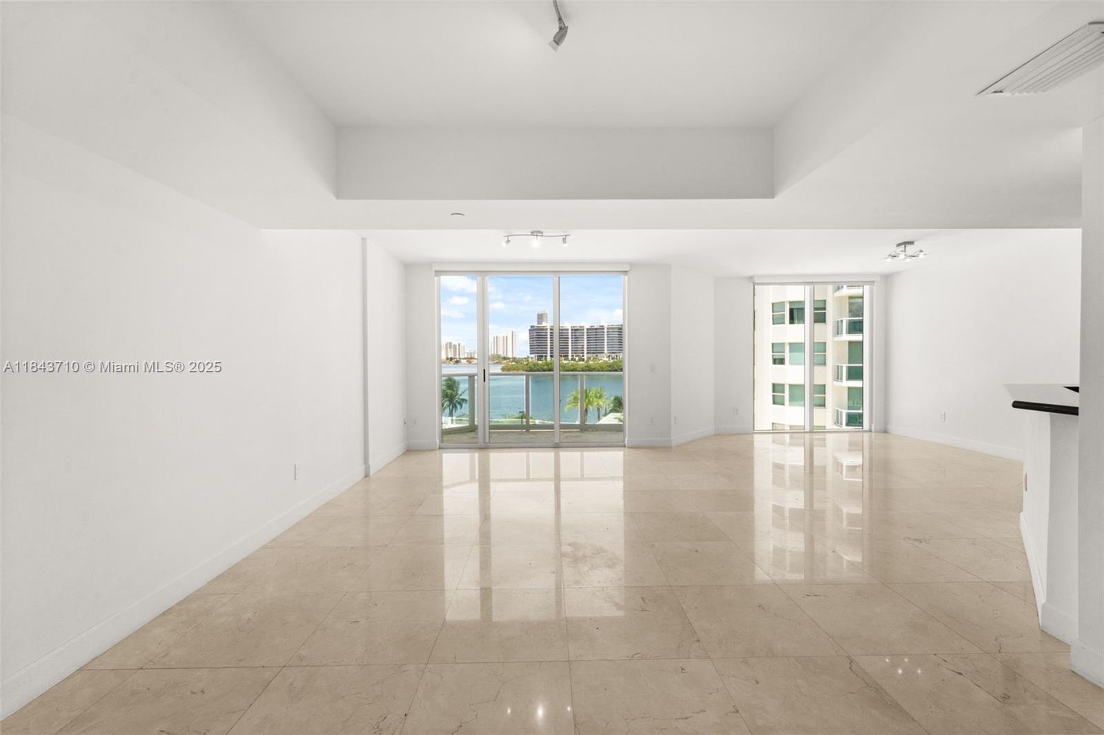 image The Peninsula Ii Condo3