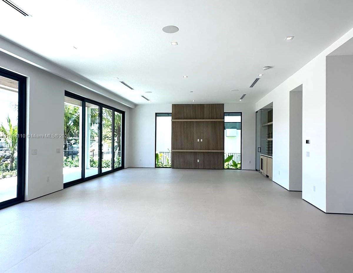 13085 Coronado Ter North Miami, FL 33181