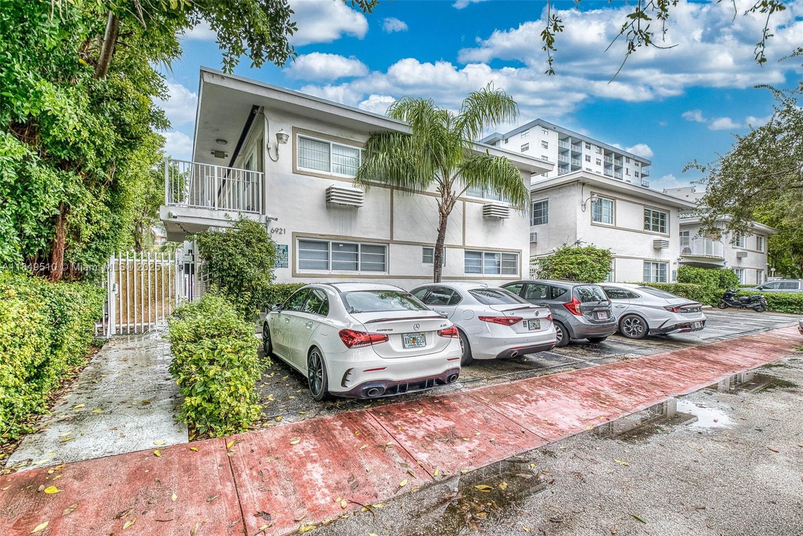 6921 Rue Vendome #2