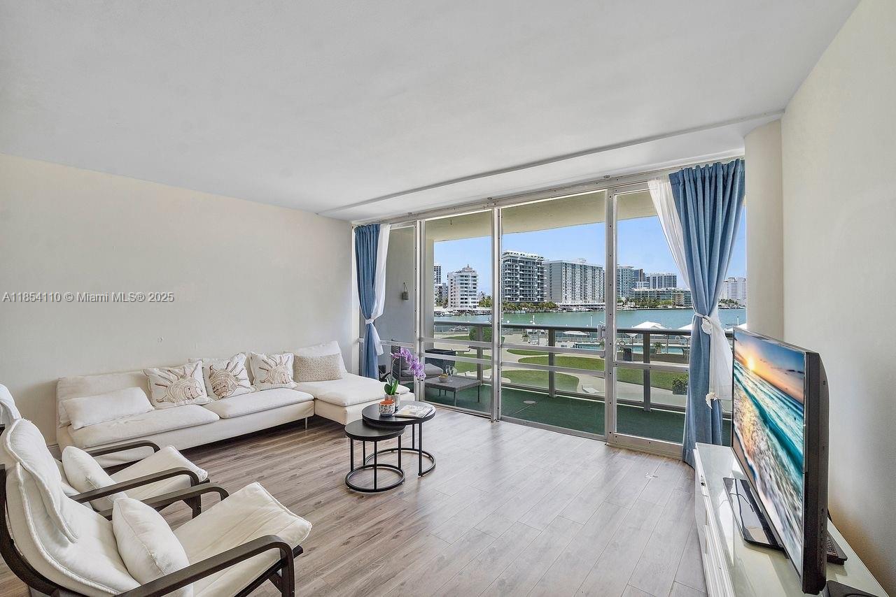 900 Bay Dr #210