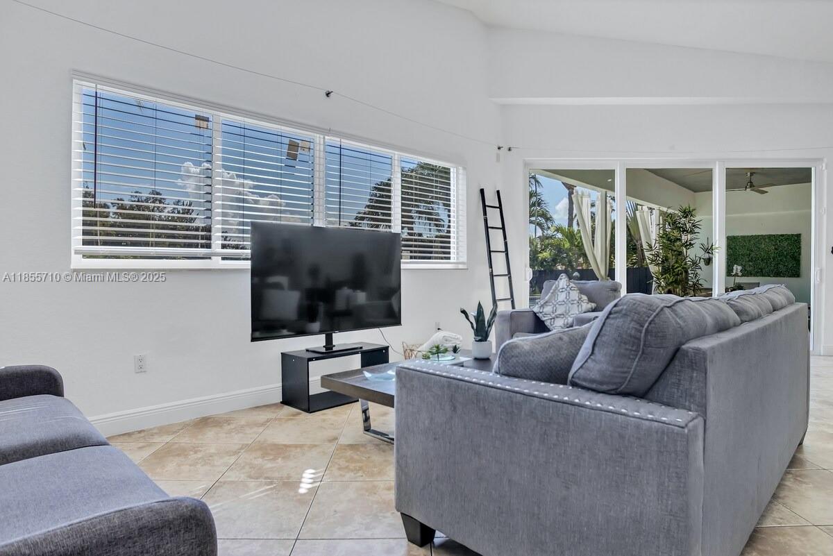 205 N 31st Ave #1 Hollywood, FL 33021