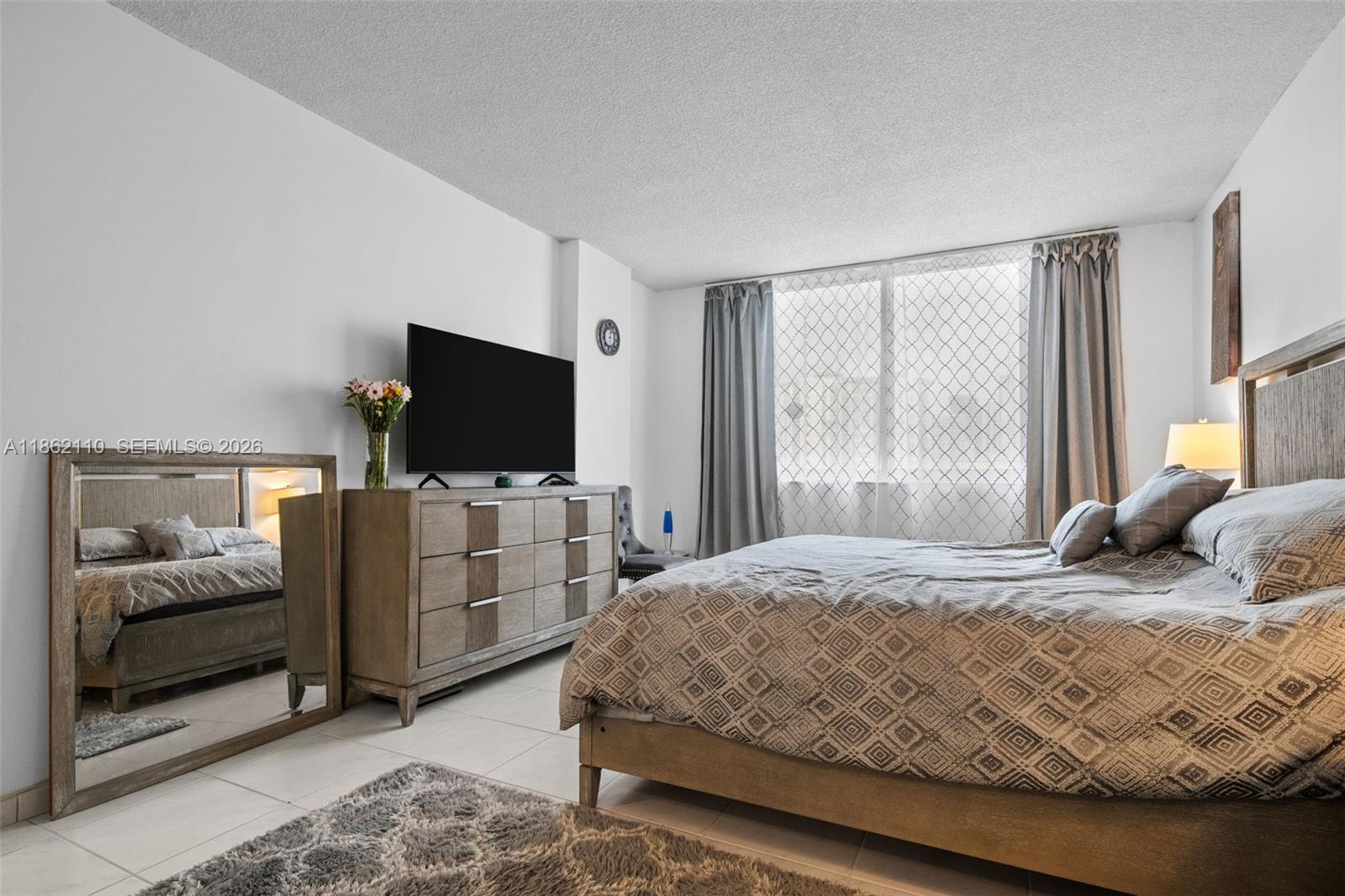 image Arlen House Condo14