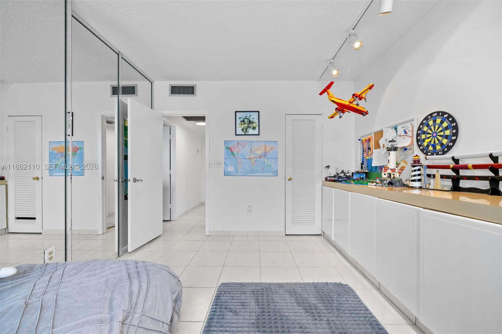 image Arlen House Condo17