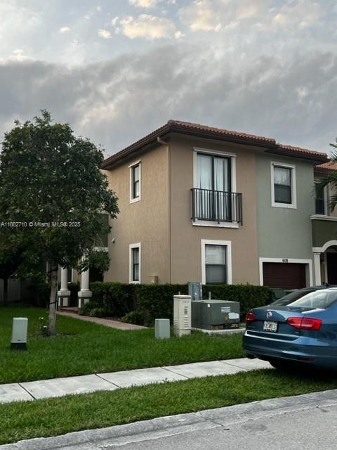 608 NE 33rd Ter #608