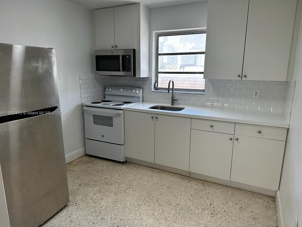 458 SW 9th St #7