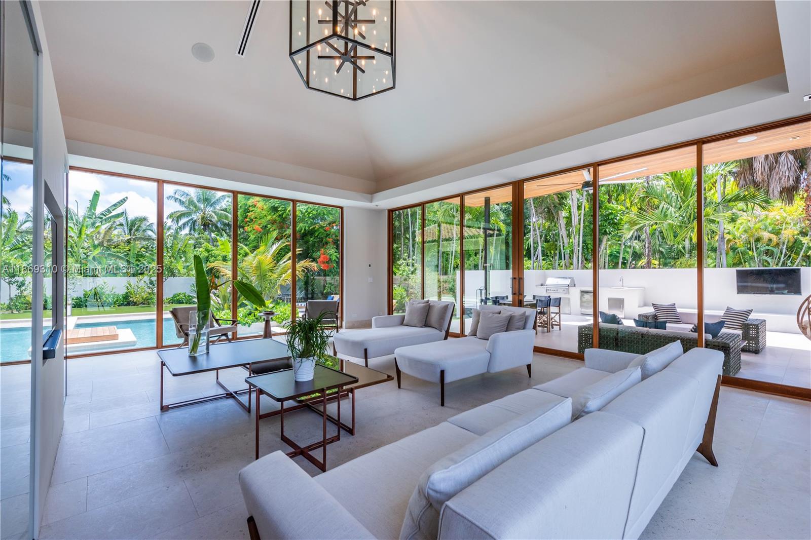 864 NE 84th St Miami, FL 33138