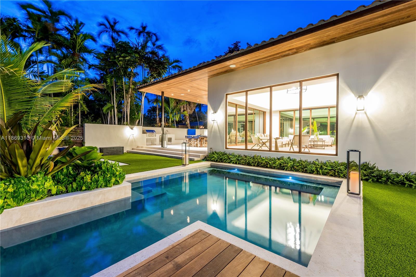 864 NE 84th St Miami, FL 33138