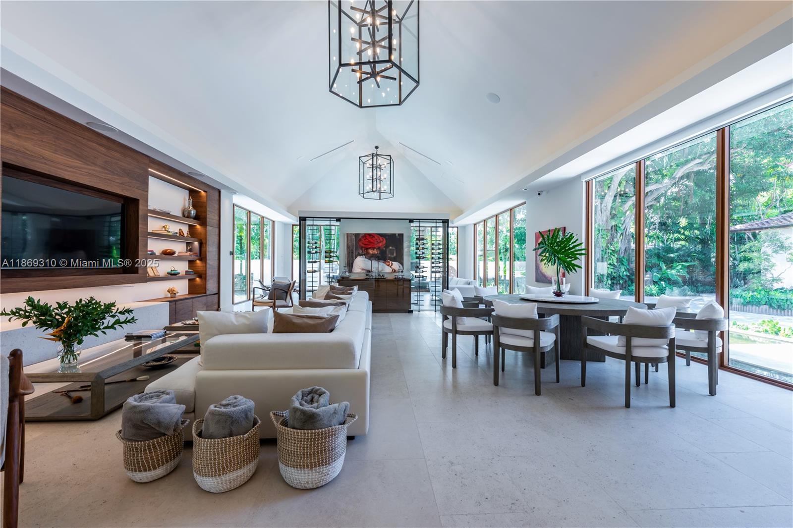 864 NE 84th St Miami, FL 33138