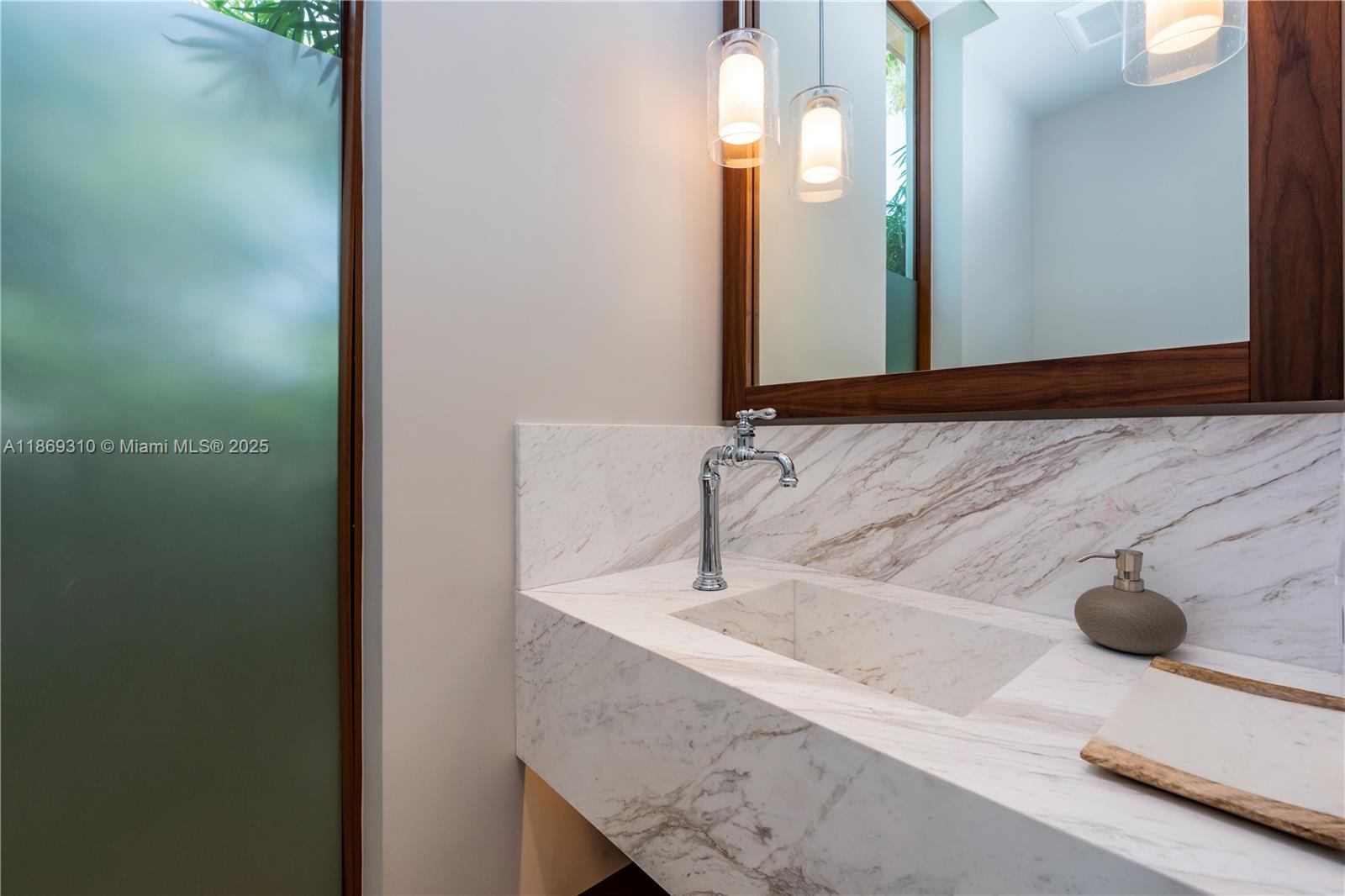 864 NE 84th St Miami, FL 33138