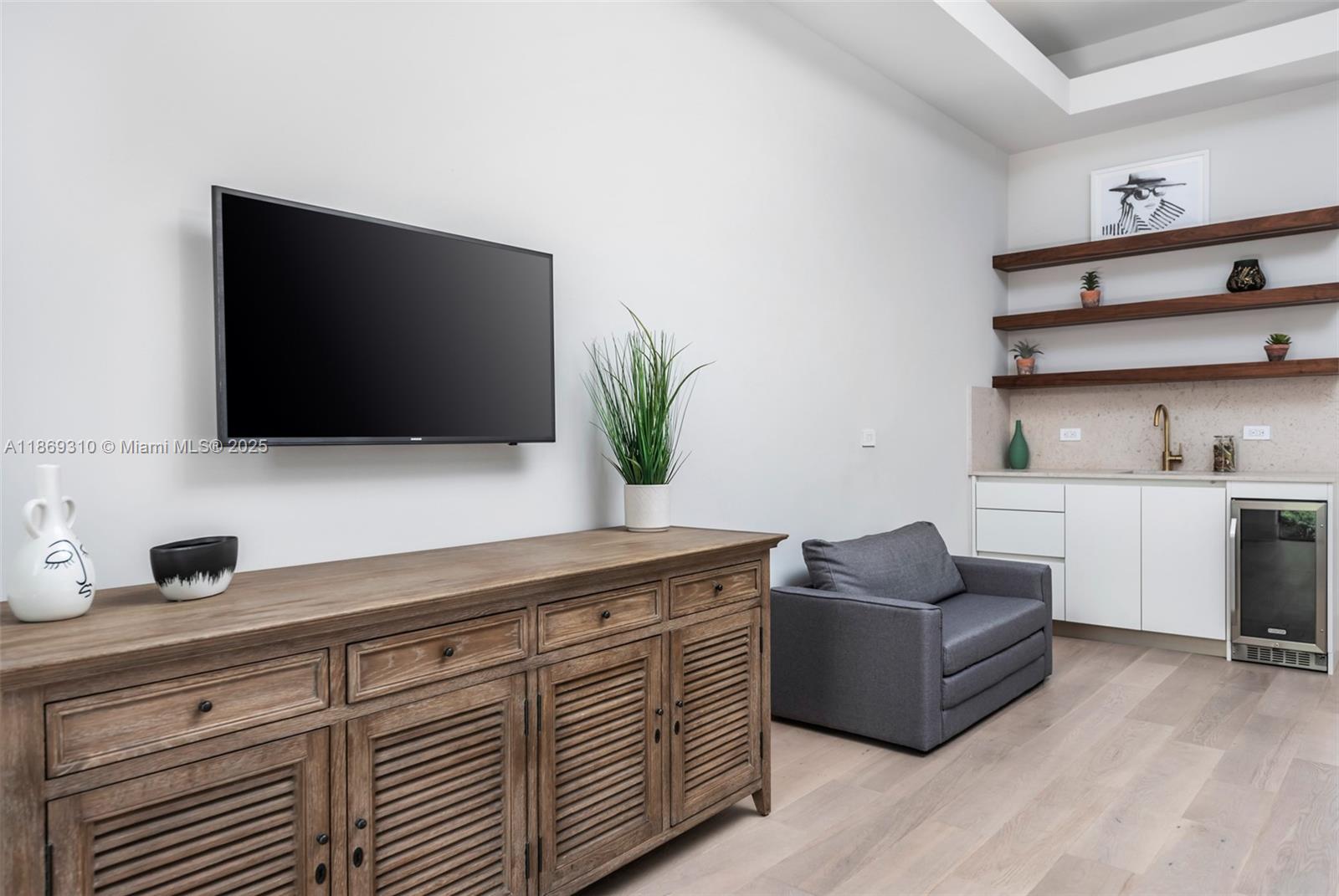 864 NE 84th St Miami, FL 33138