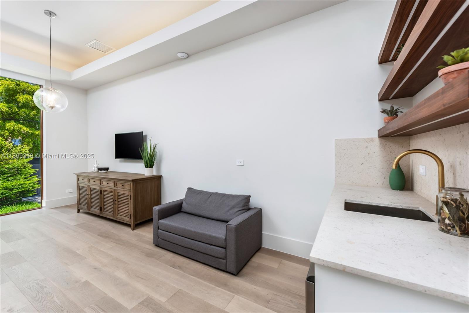 864 NE 84th St Miami, FL 33138