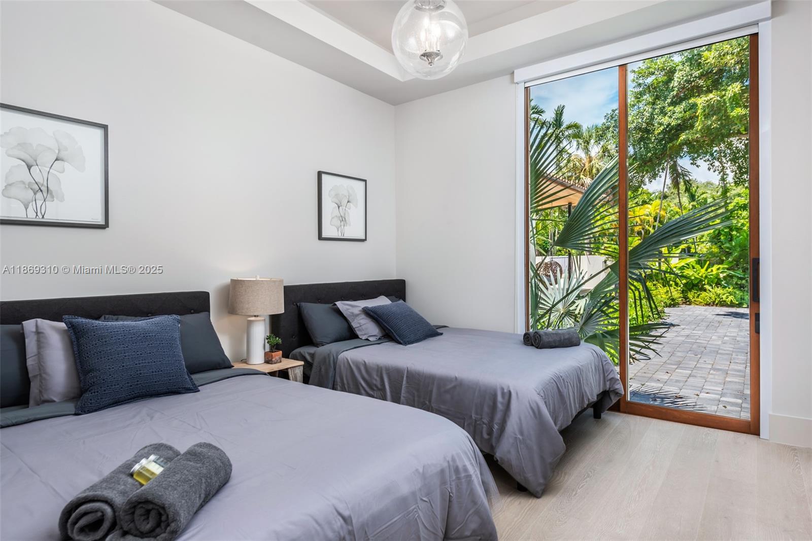 864 NE 84th St Miami, FL 33138