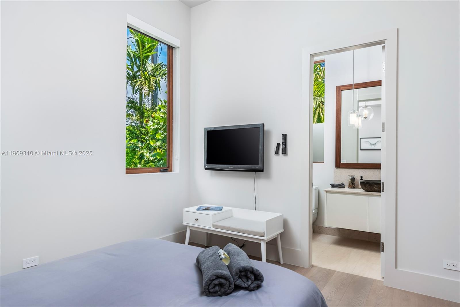 864 NE 84th St Miami, FL 33138