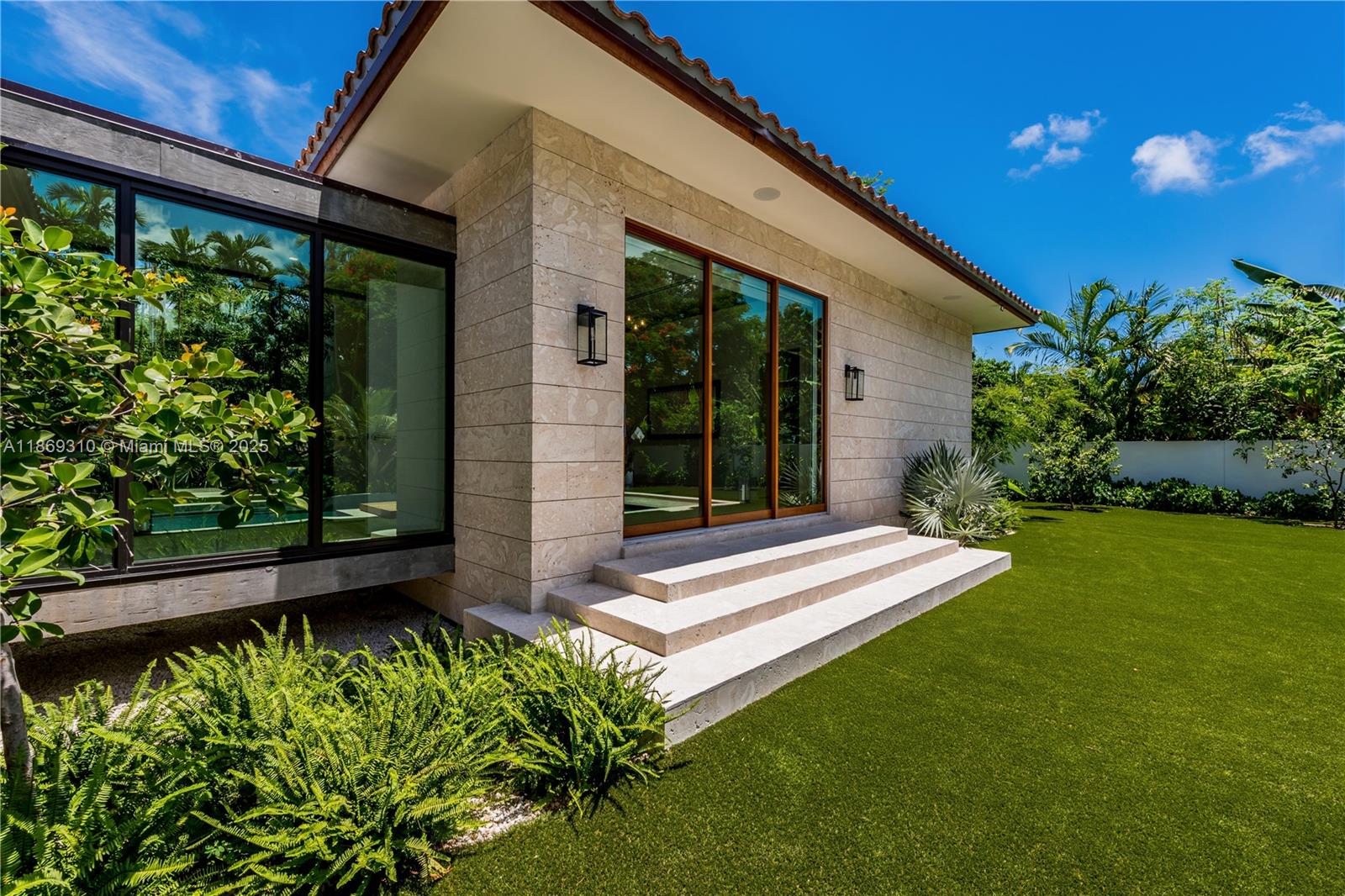 864 NE 84th St Miami, FL 33138