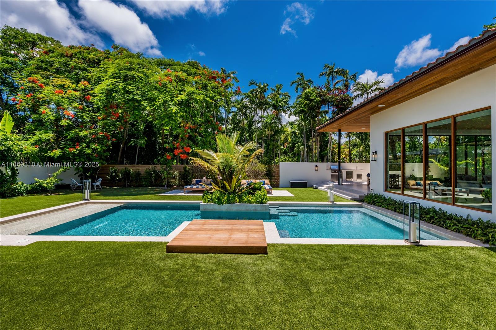 864 NE 84th St Miami, FL 33138