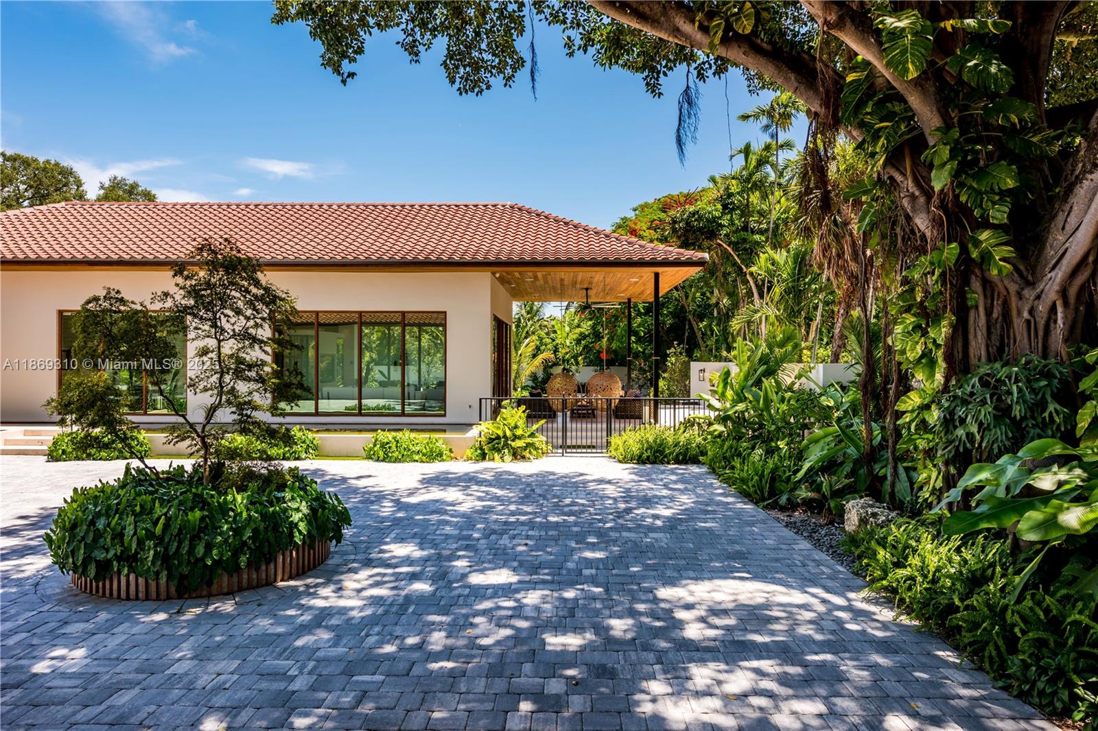 864 NE 84th St Miami, FL 33138