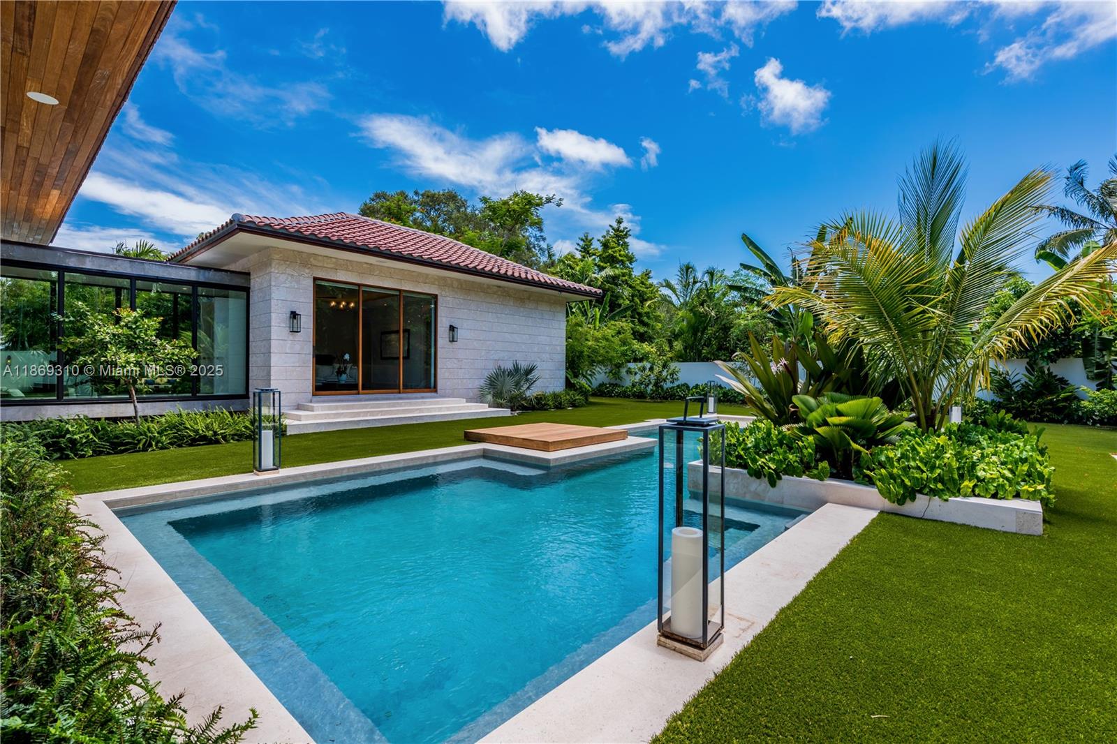 864 NE 84th St Miami, FL 33138