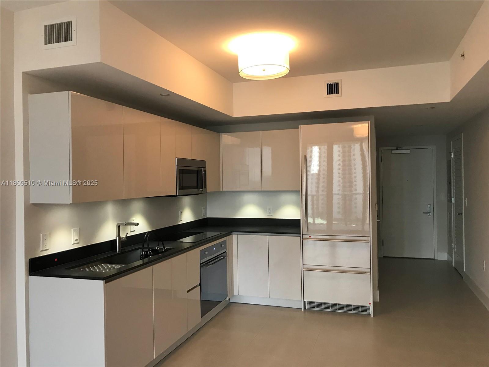 image 1010 Brickell32