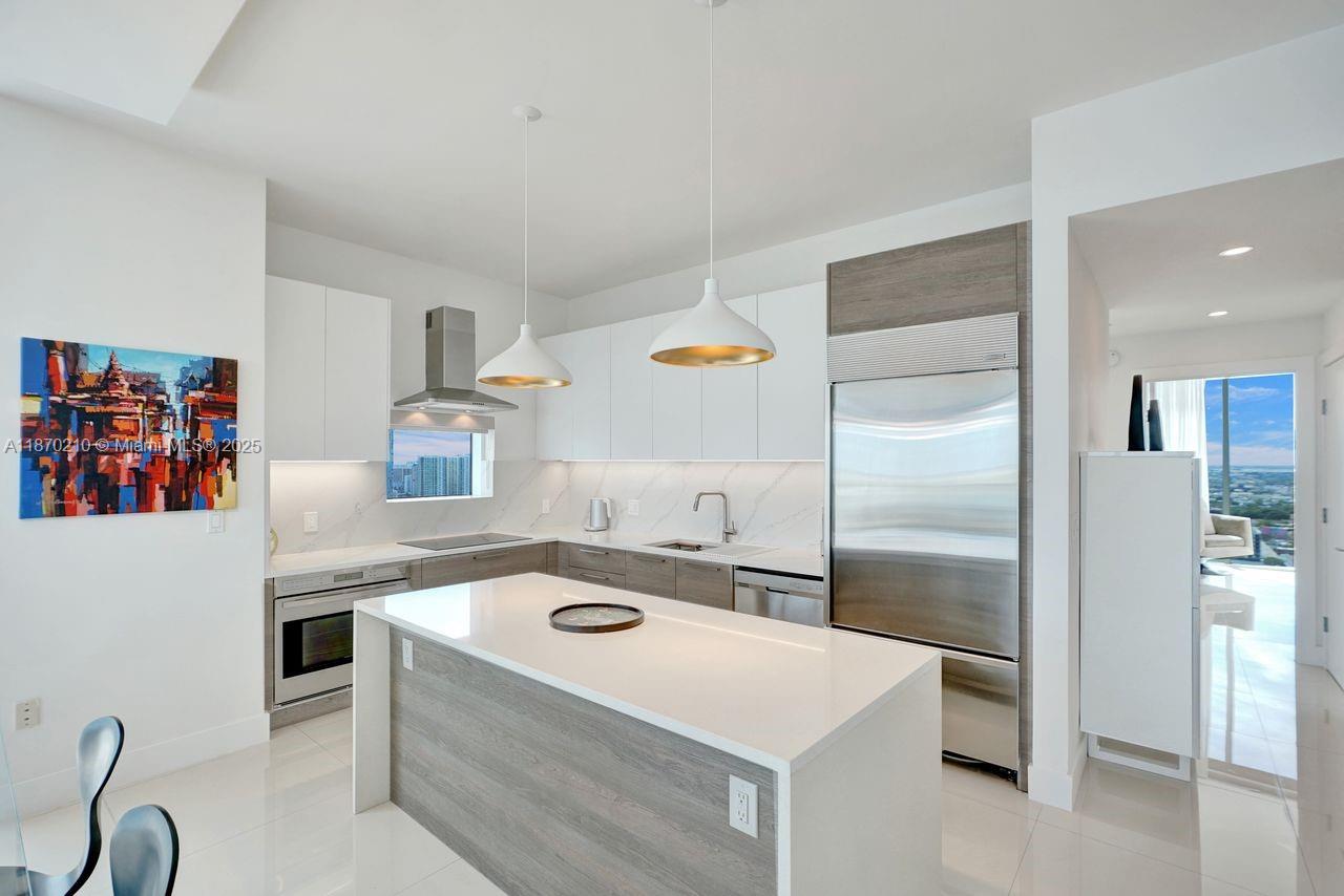 image Paramount Bay11