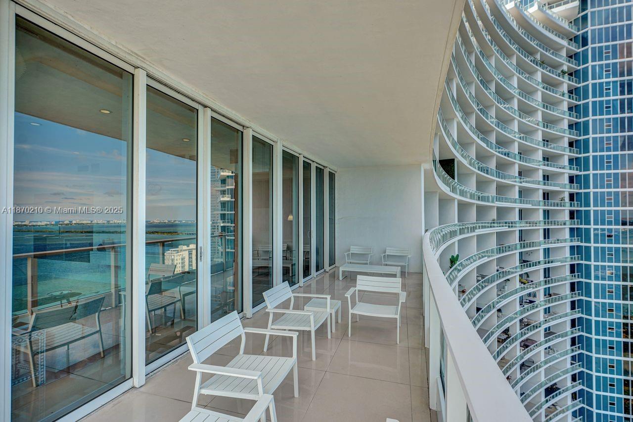 image Paramount Bay21
