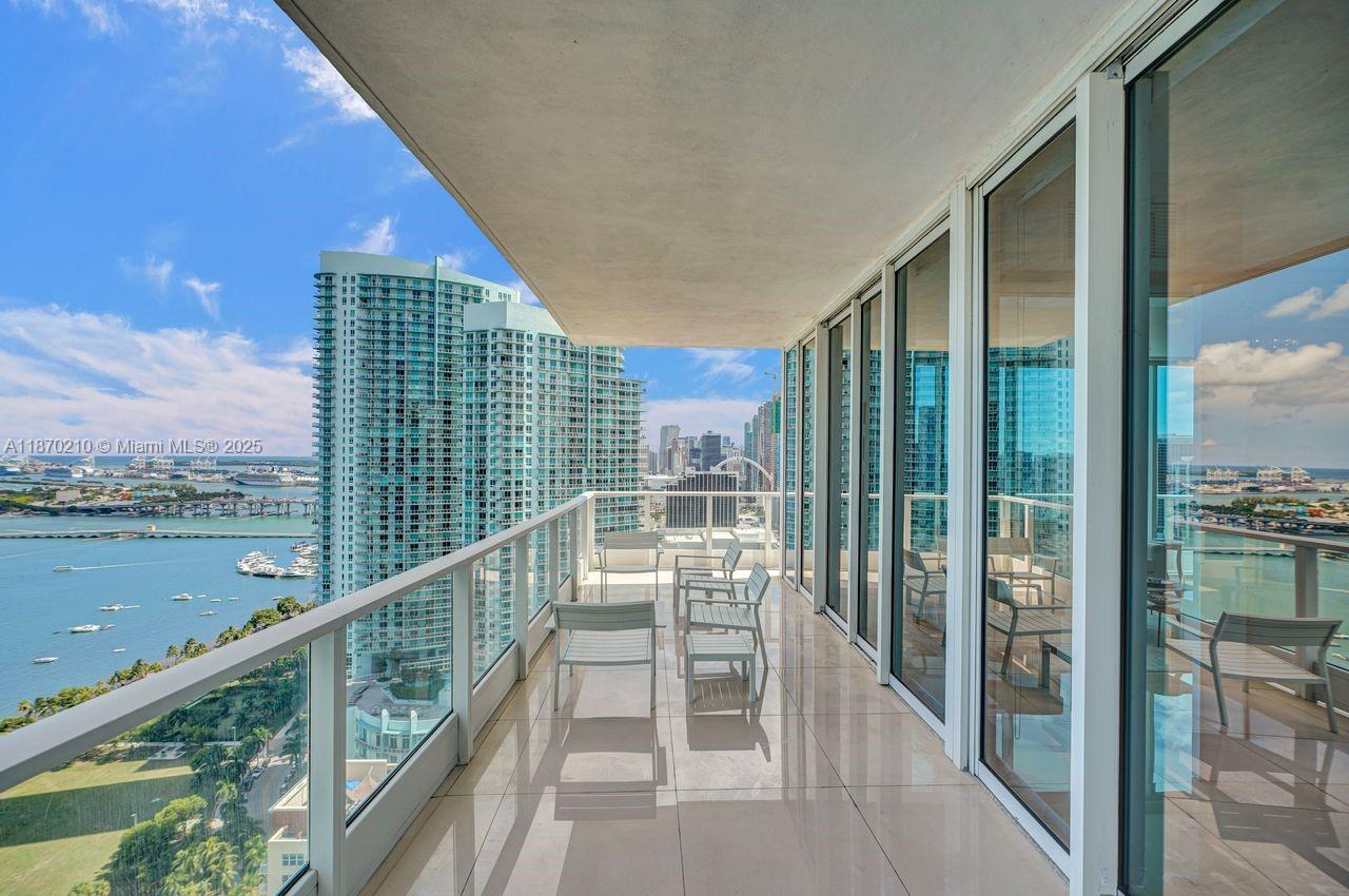 image Paramount Bay25
