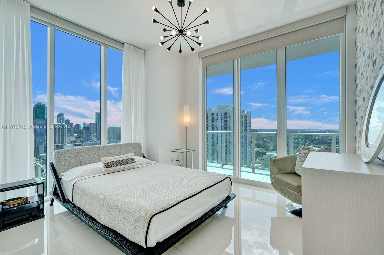 image Paramount Bay26