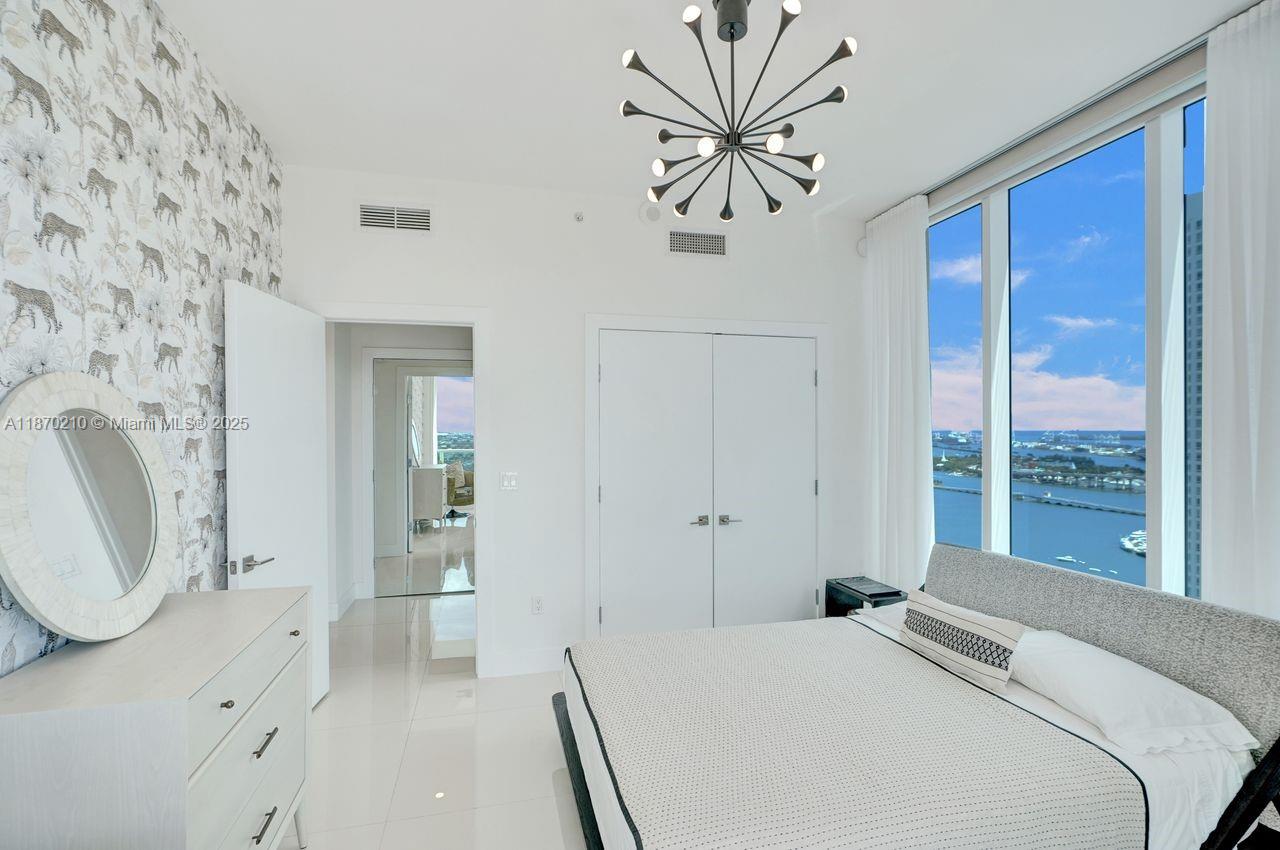 image Paramount Bay27