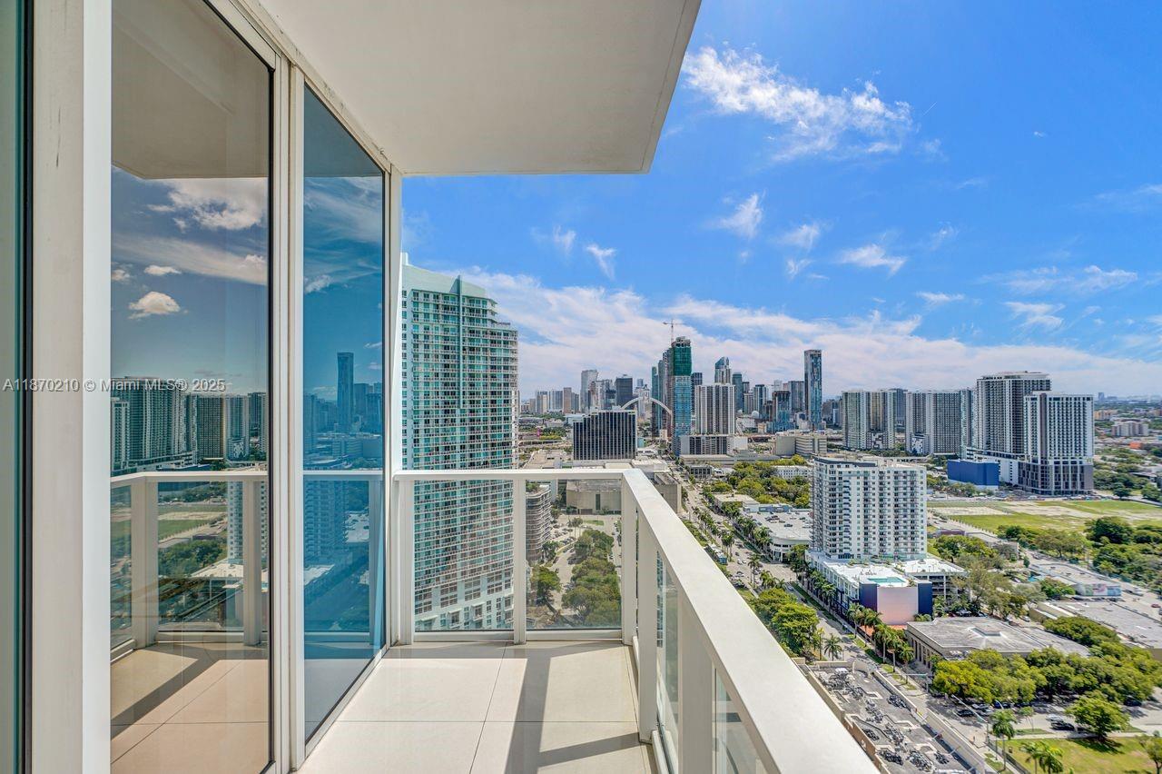 image Paramount Bay33