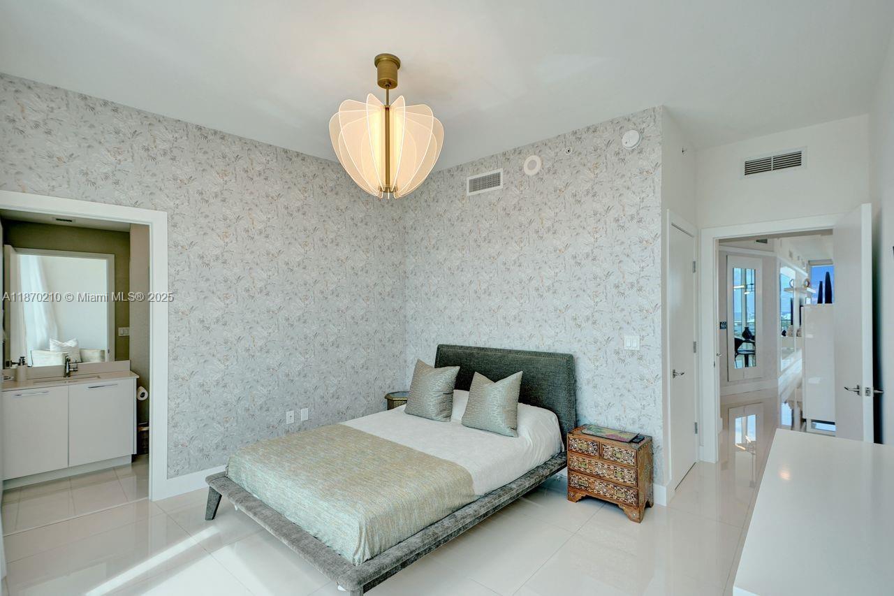 image Paramount Bay34