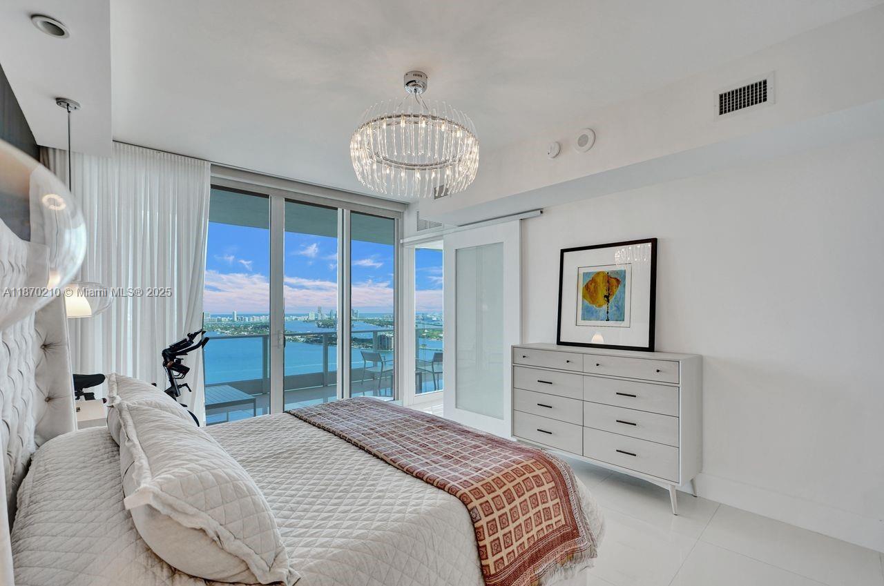 image Paramount Bay38
