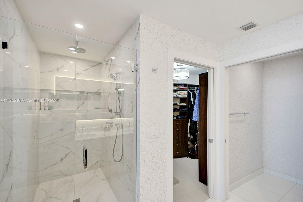 image Paramount Bay42