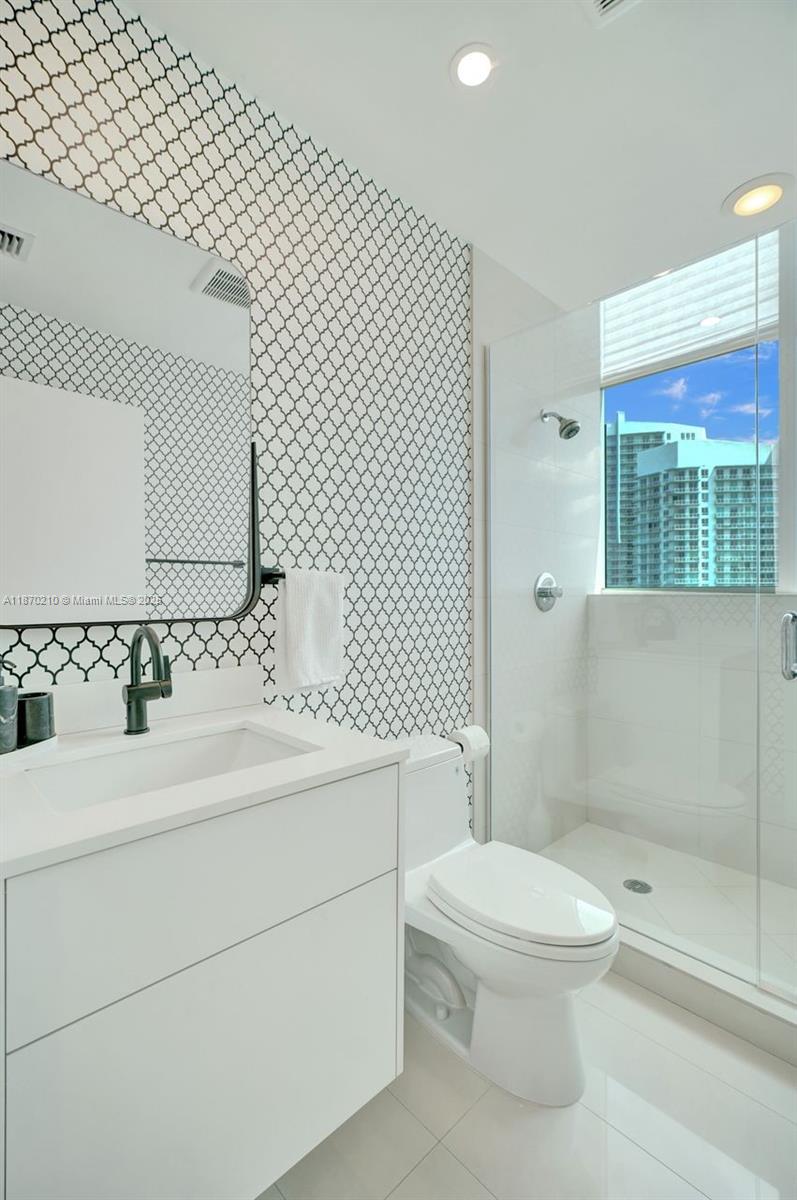 image Paramount Bay44