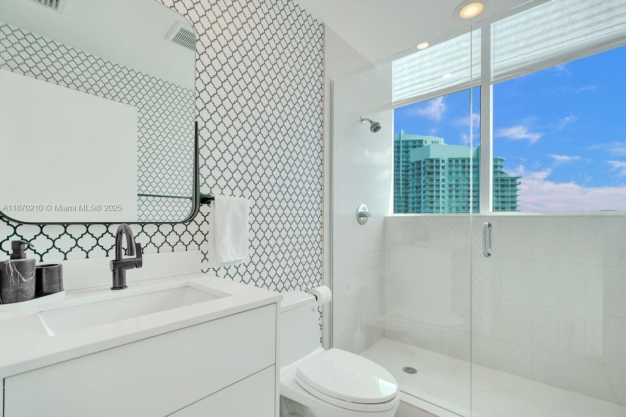 image Paramount Bay45