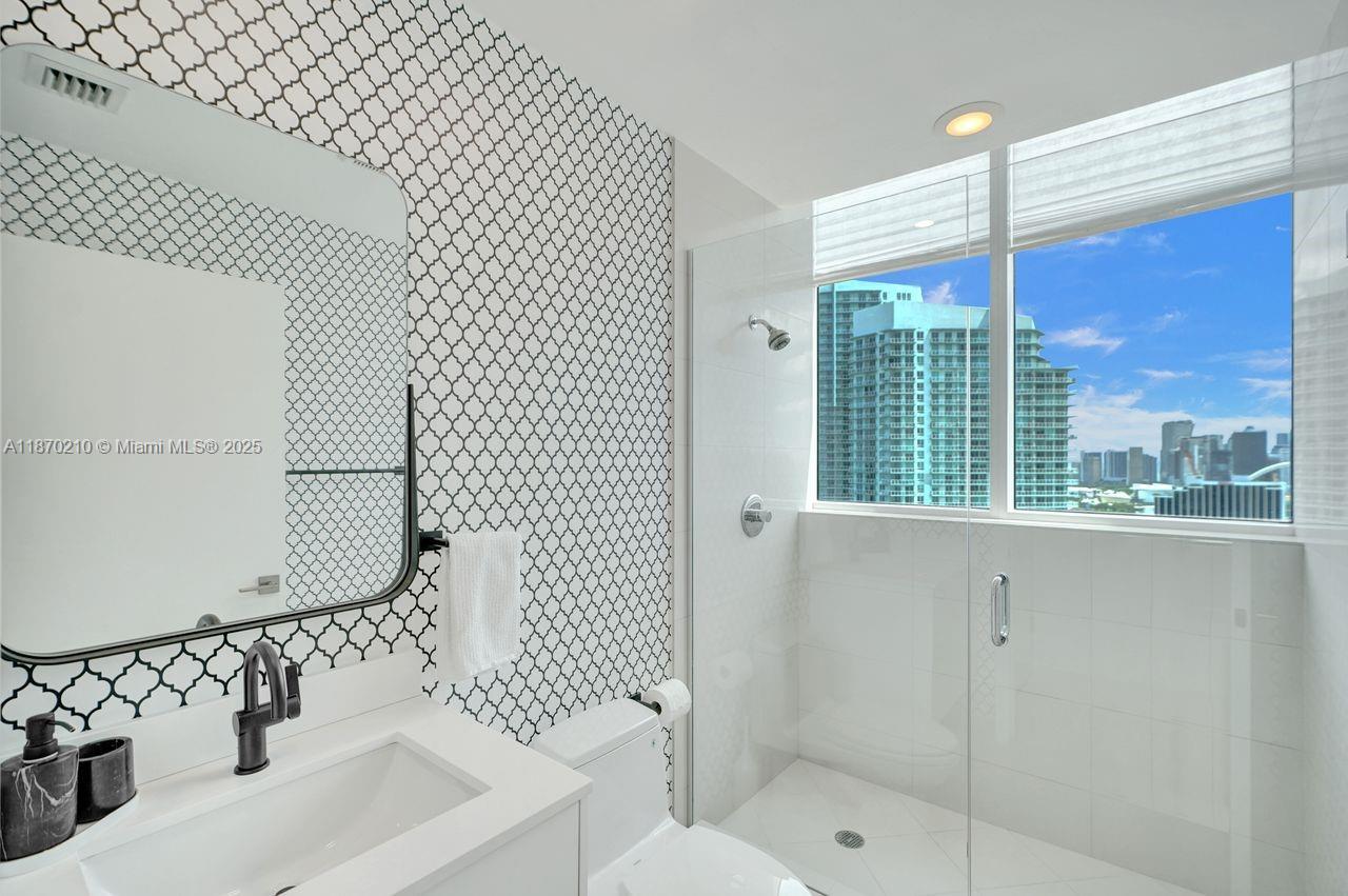 image Paramount Bay46