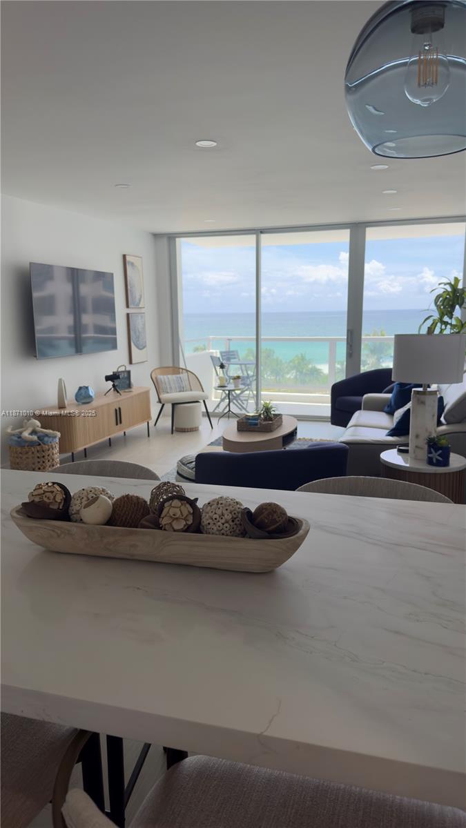 5161 Collins Ave #715