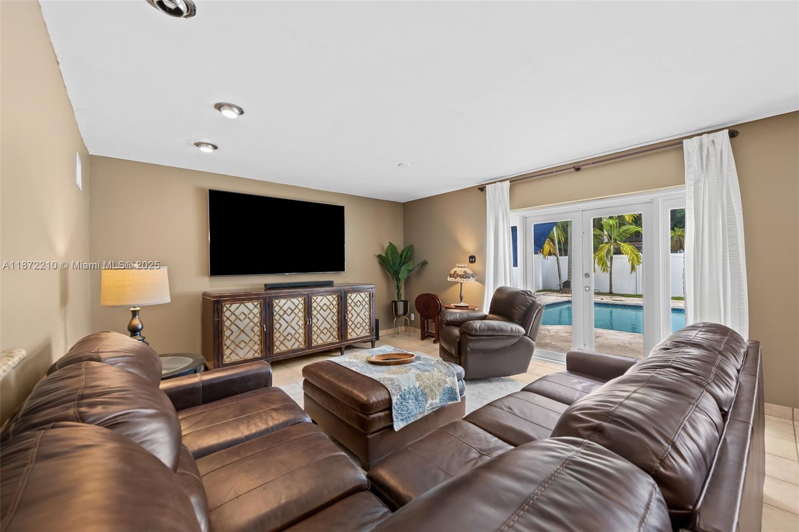 1925 N 39th Ave Hollywood, FL 33021