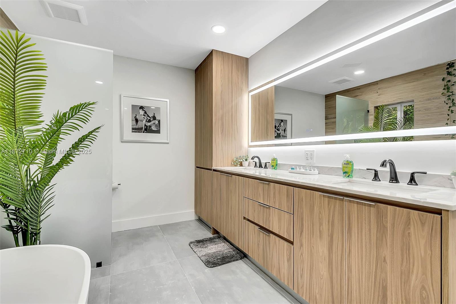 Undisclosed Address Pinecrest, FL 33156