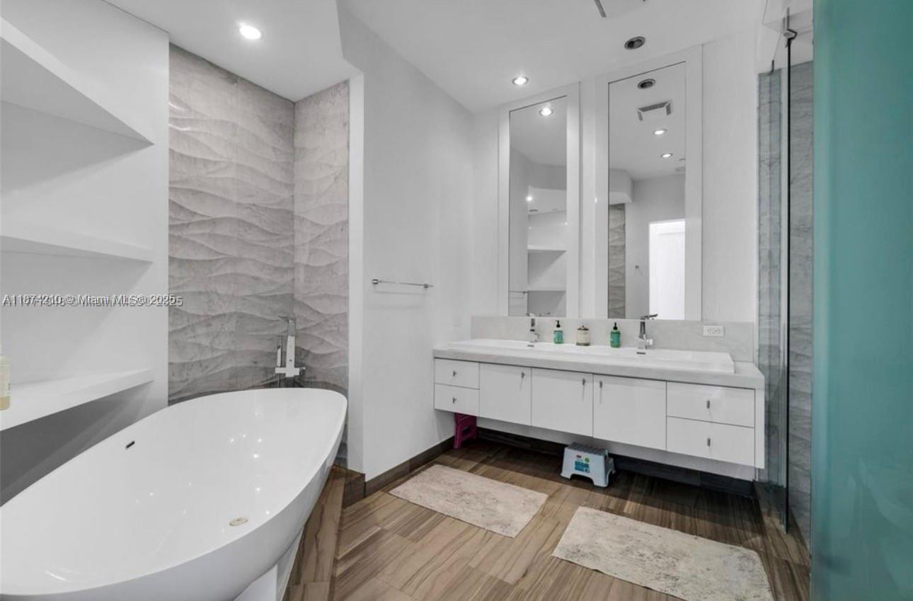 image Brickell Key10