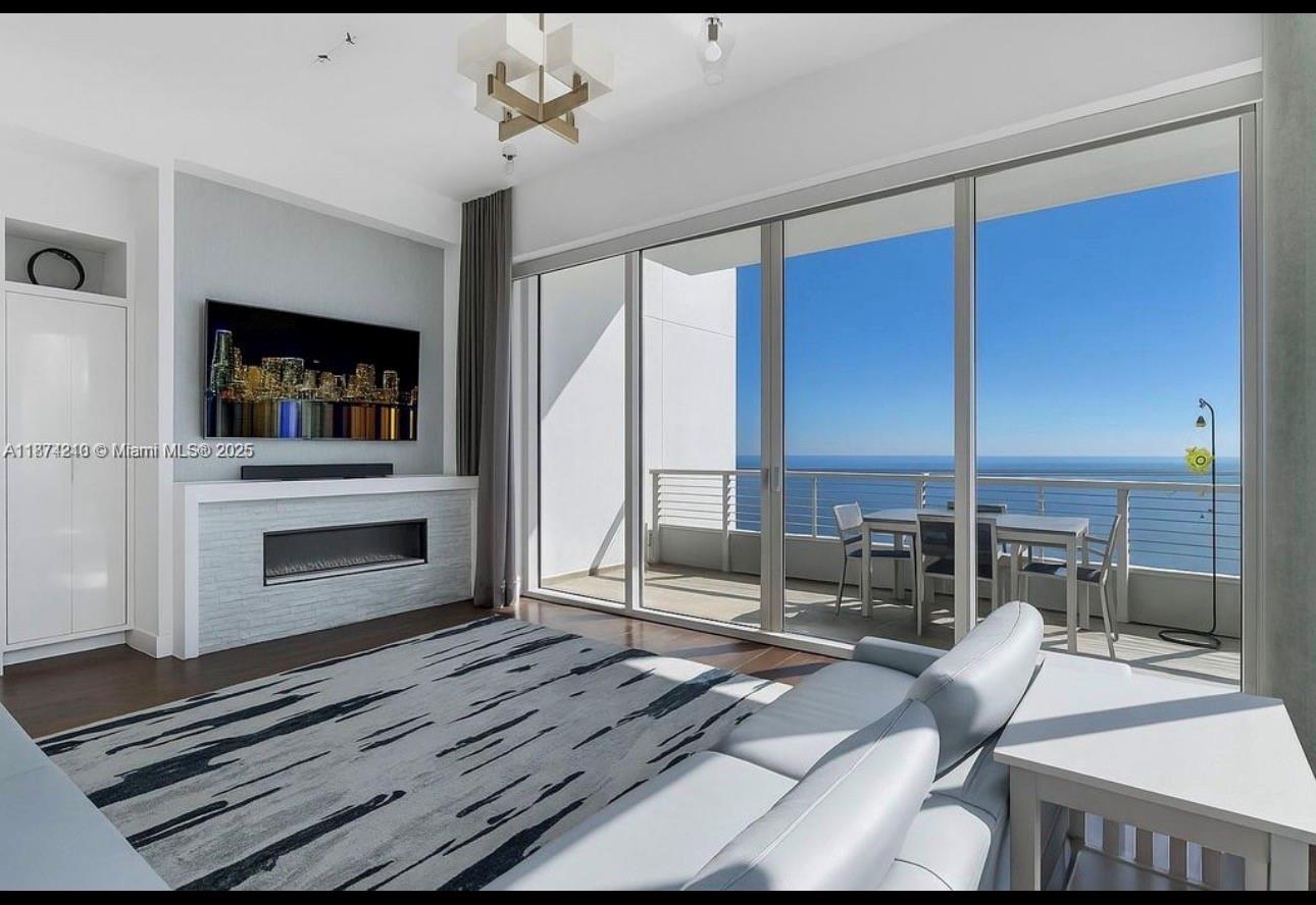 image Brickell Key12