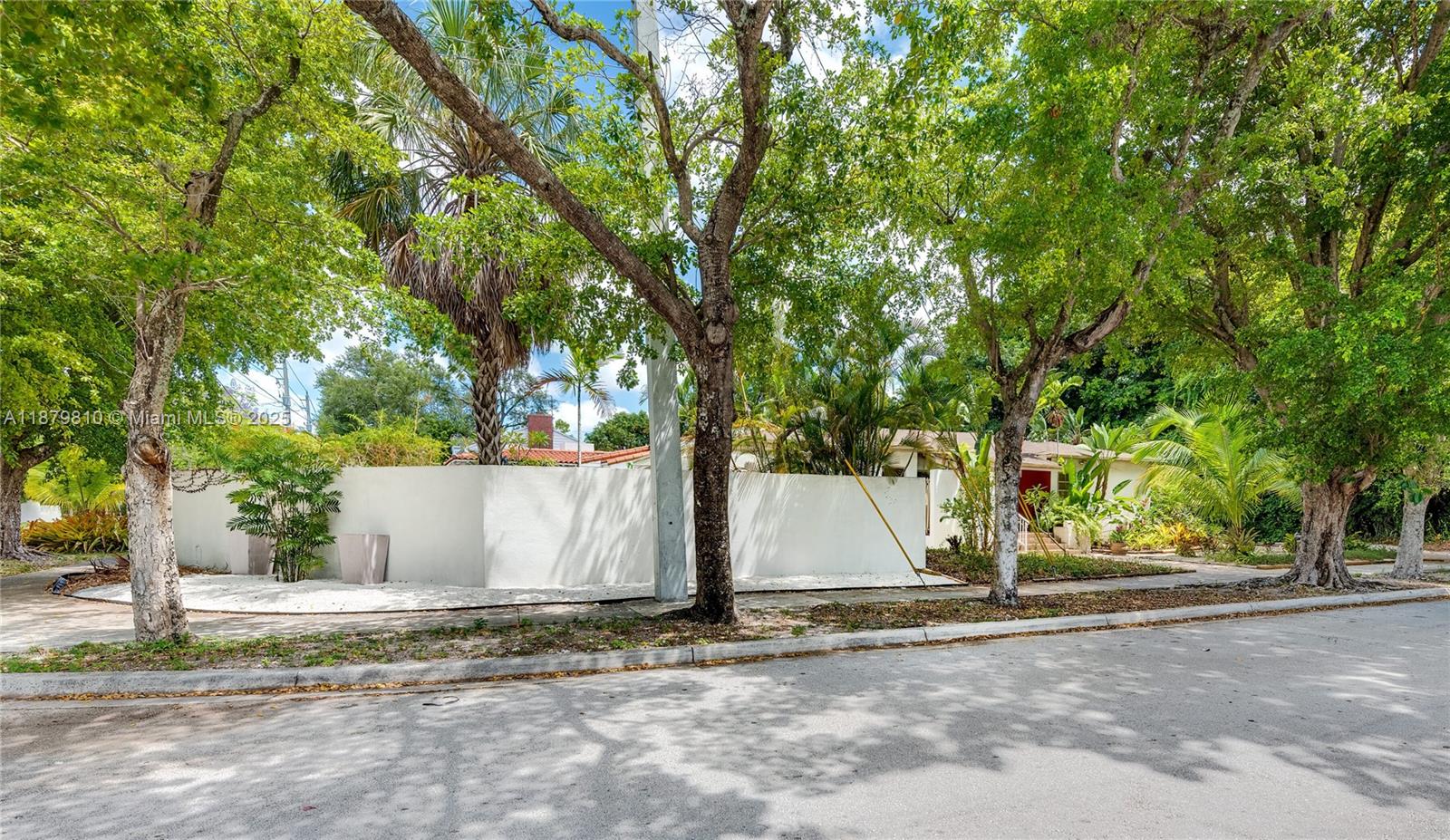 2920 SW 1st Ave Miami, FL 33129