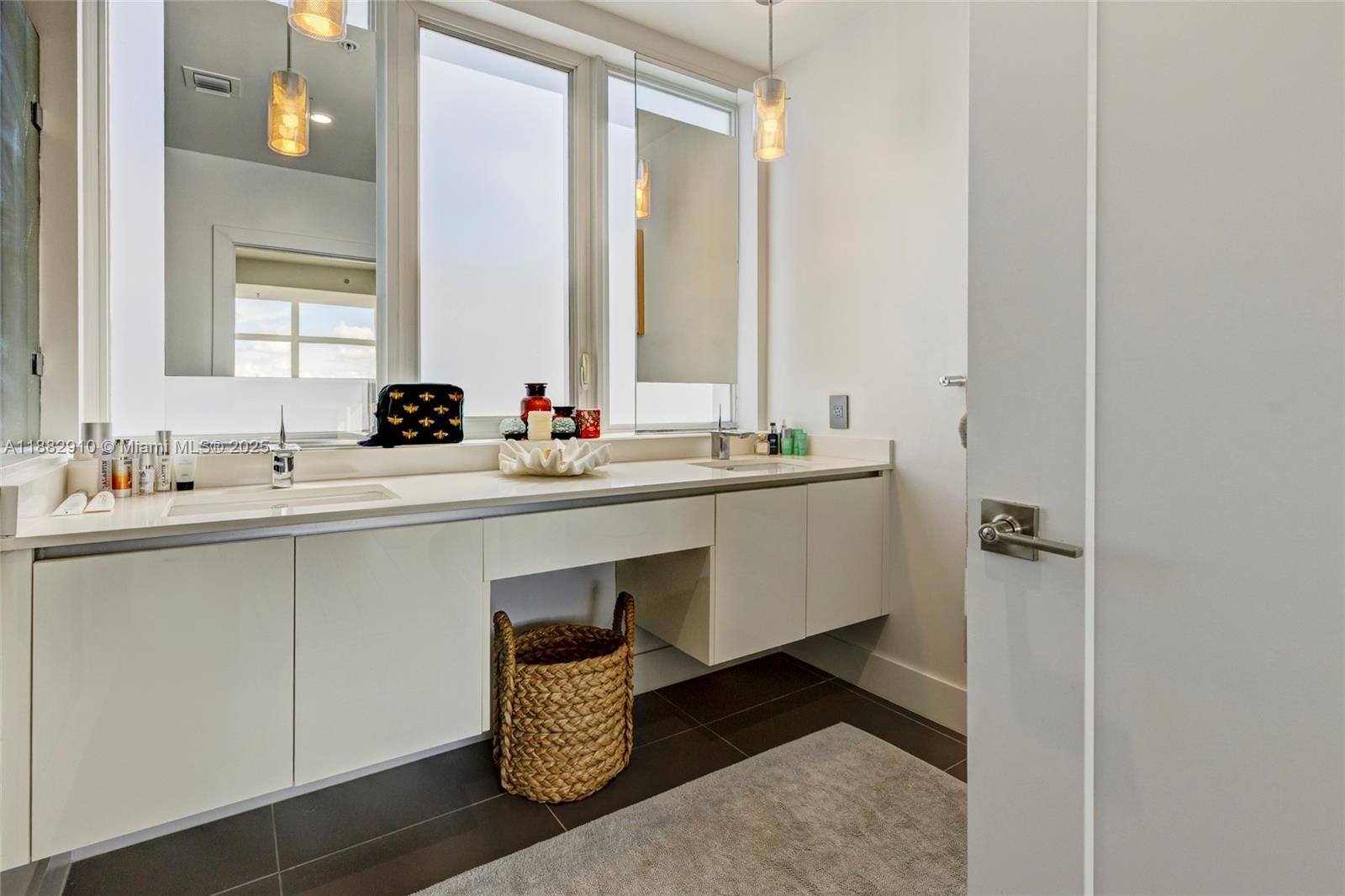 89 N Shore Dr Miami Beach, FL 33141