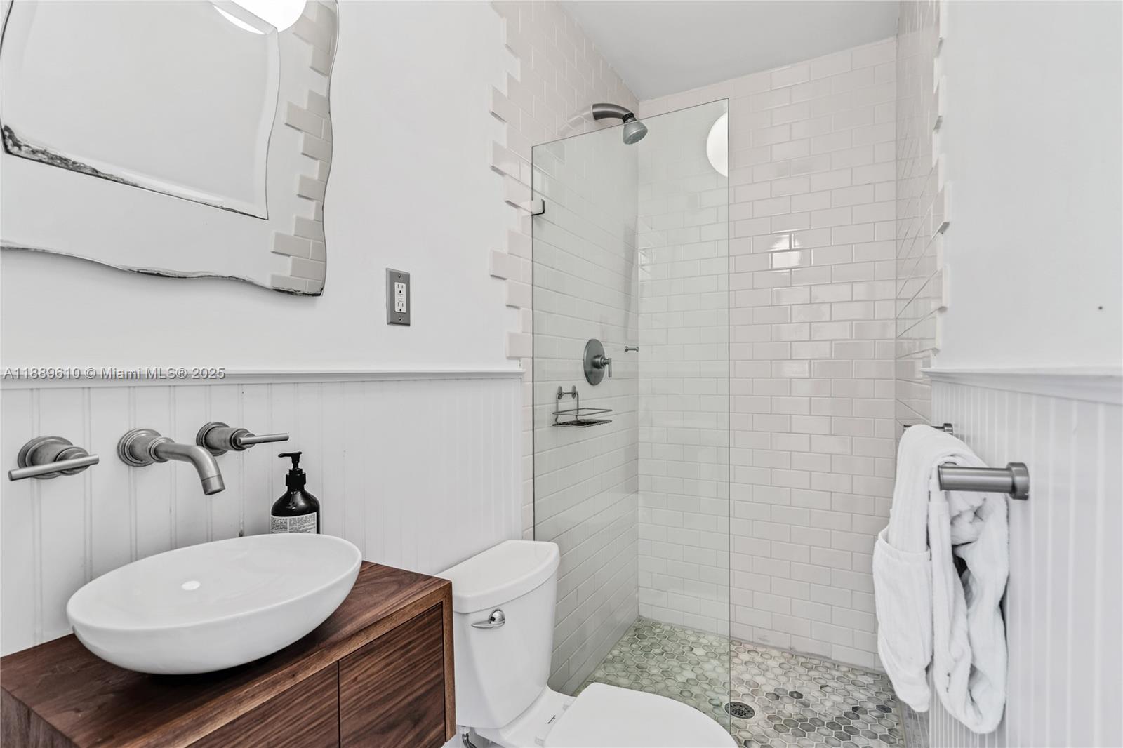 8 Century Ln Miami Beach, FL 33139 8 Century Ln Miami Beach, FL 33139