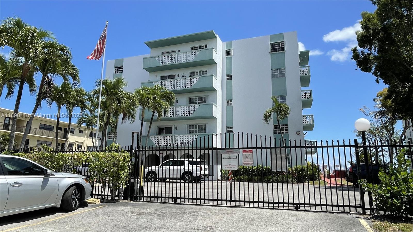 7825 NE Bayshore Ct #504