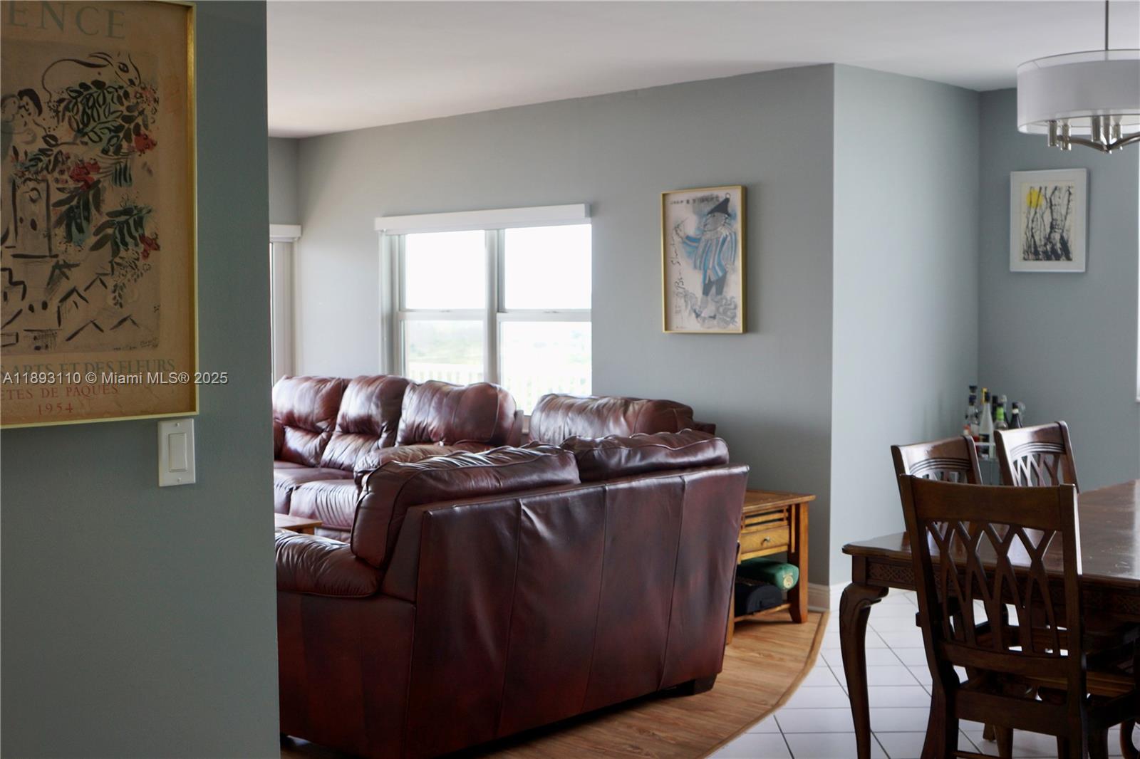 image Arlen House Condo11