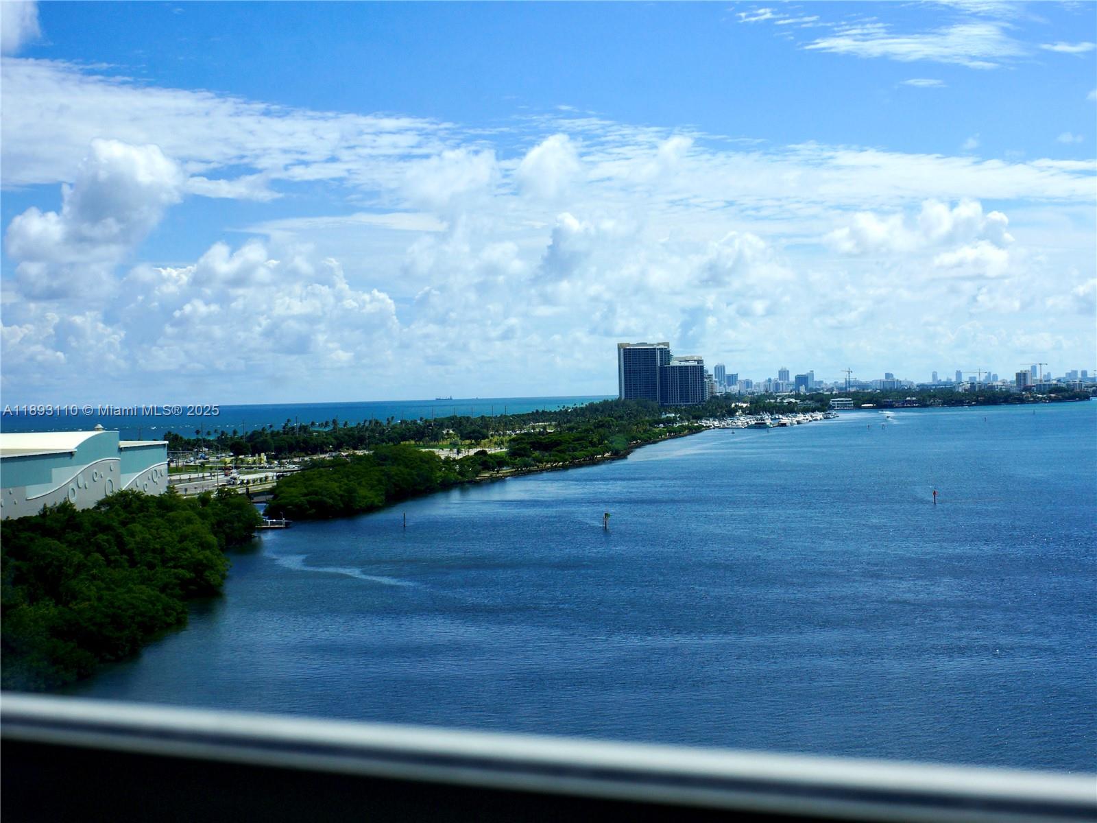 image Arlen House Condo12