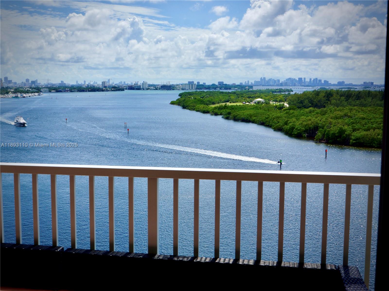 image Arlen House Condo13